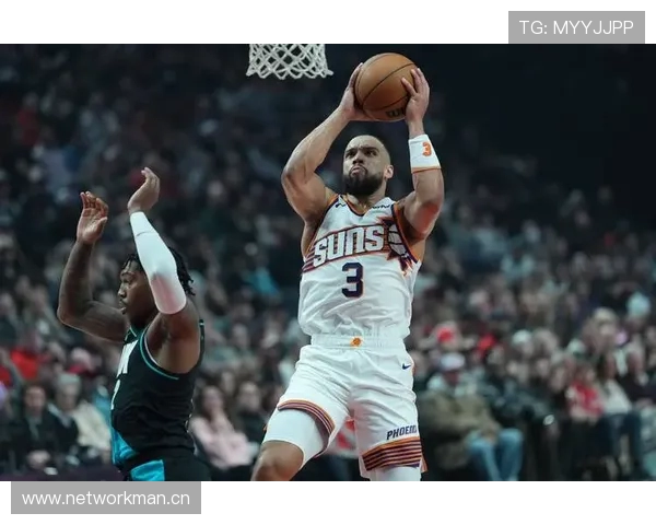 狄龙在比赛中表现出色半场10投7中砍下19分三分球命中率高达50